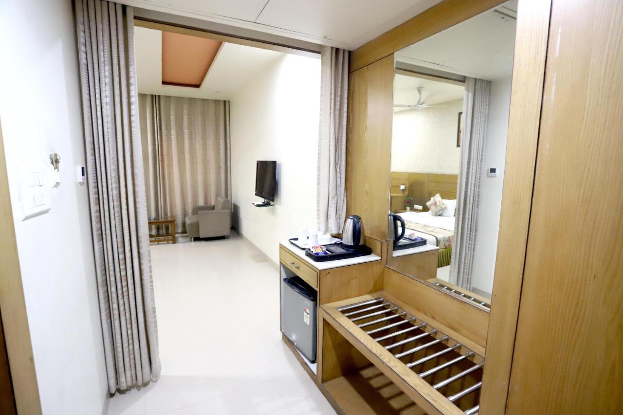 Hotel Blue Pearl Бопал Екстериор снимка