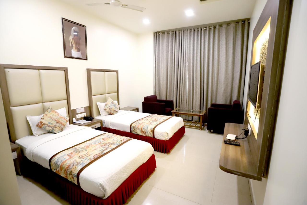 Hotel Blue Pearl Бопал Екстериор снимка