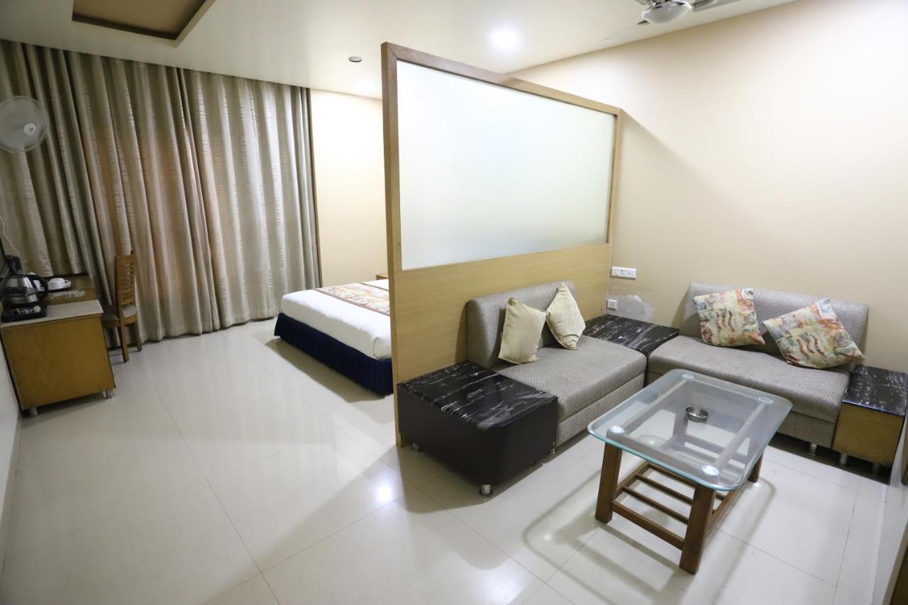Hotel Blue Pearl Бопал Екстериор снимка