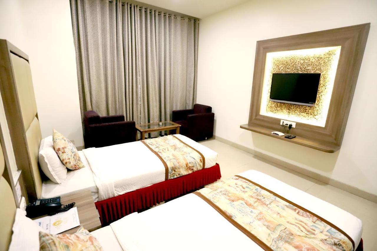 Hotel Blue Pearl Бопал Екстериор снимка
