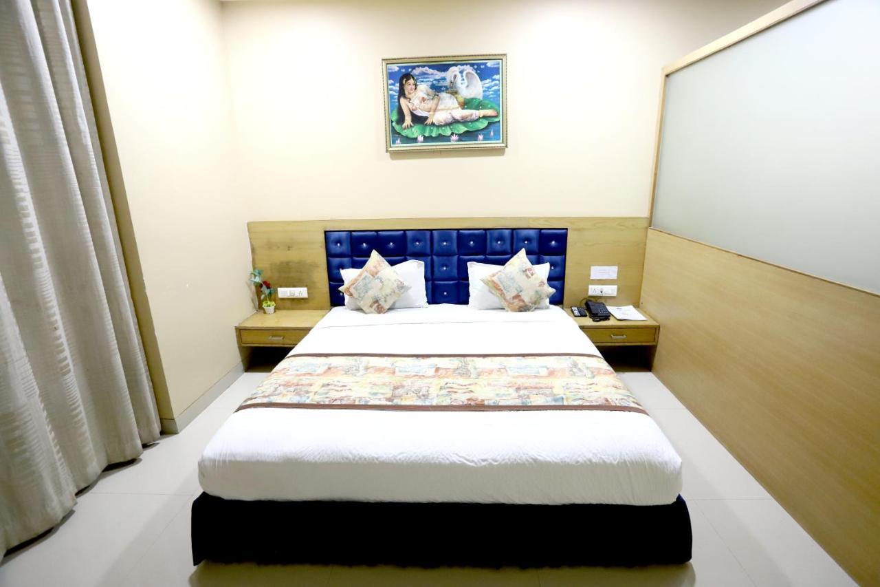 Hotel Blue Pearl Бопал Екстериор снимка