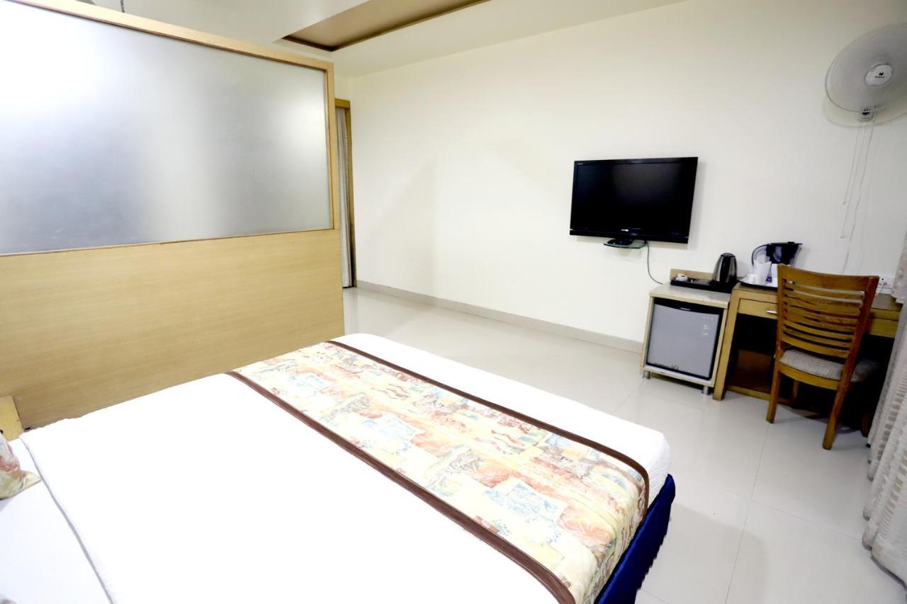 Hotel Blue Pearl Бопал Екстериор снимка