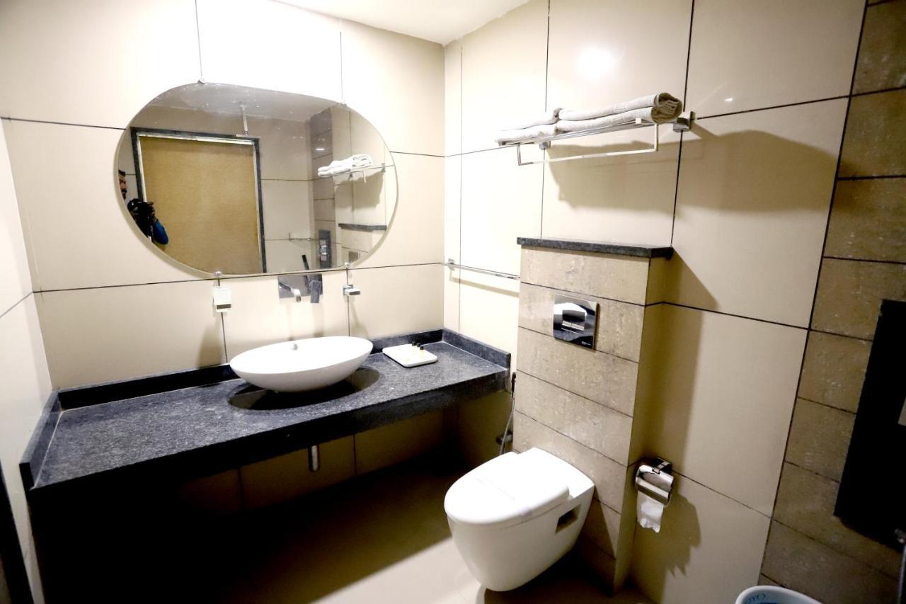 Hotel Blue Pearl Бопал Екстериор снимка