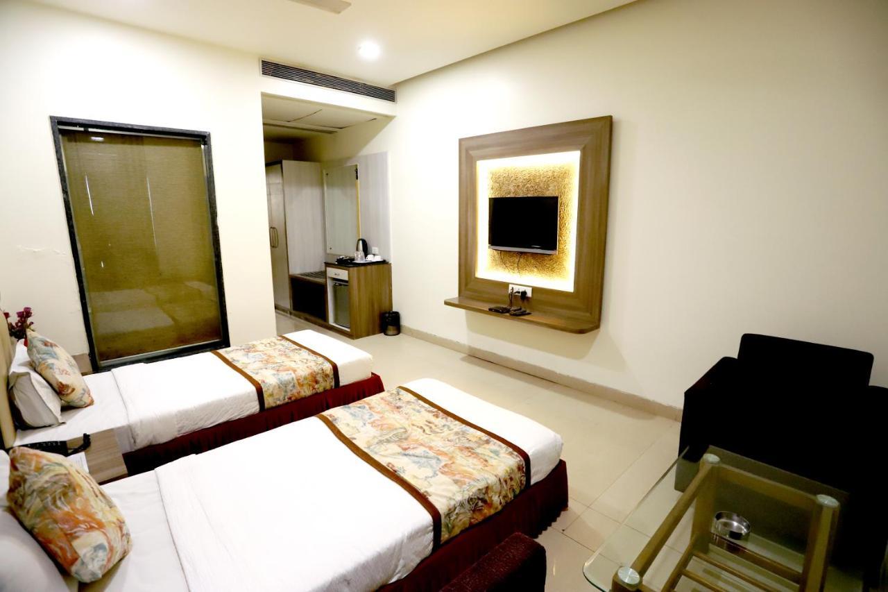 Hotel Blue Pearl Бопал Екстериор снимка
